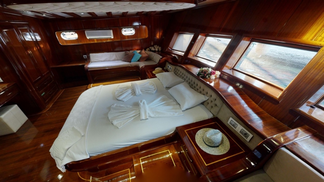 Dear Lila is a luxury gulet with 6 cabins for up to 12 guests, ideal for private Blue Cruise holidays along Turkey’s Aegean coast.