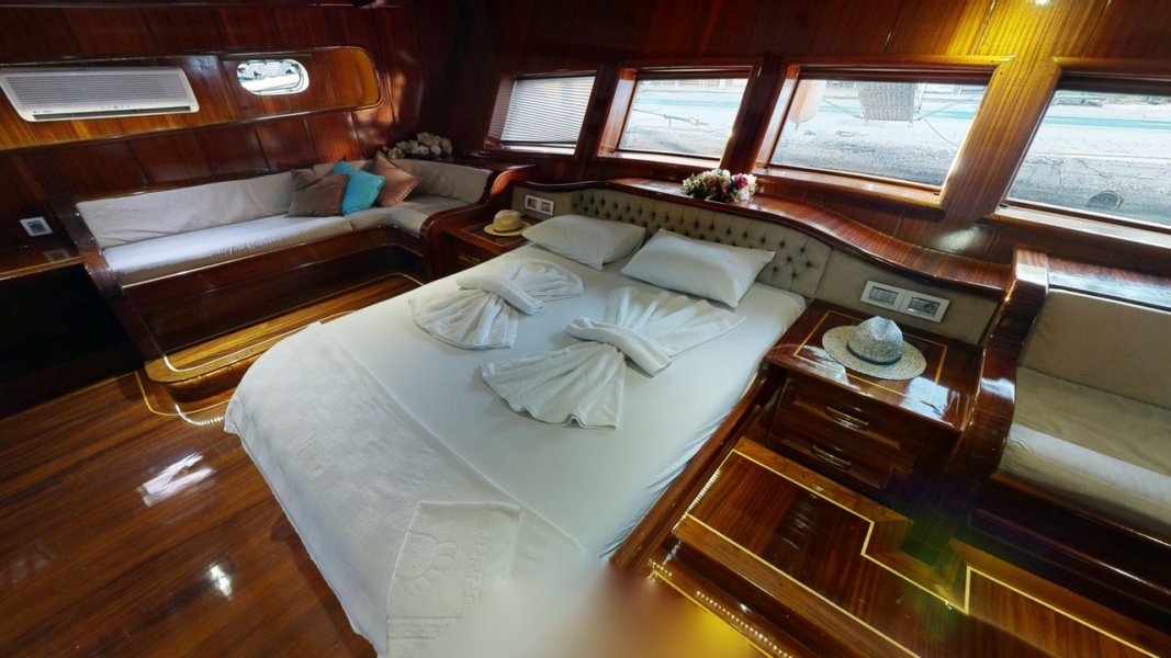 Dear Lila is a luxury gulet with 6 cabins for up to 12 guests, ideal for private Blue Cruise holidays along Turkey’s Aegean coast.