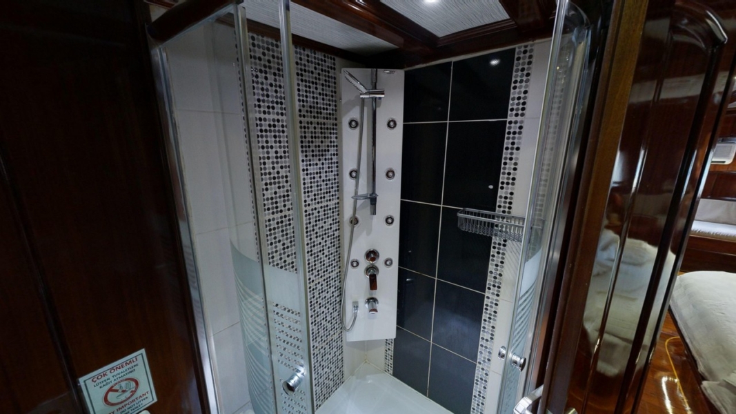 Dear Lila is a luxury gulet with 6 cabins for up to 12 guests, ideal for private Blue Cruise holidays along Turkey’s Aegean coast.