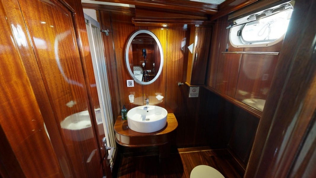 Dear Lila is a luxury gulet with 6 cabins for up to 12 guests, ideal for private Blue Cruise holidays along Turkey’s Aegean coast.