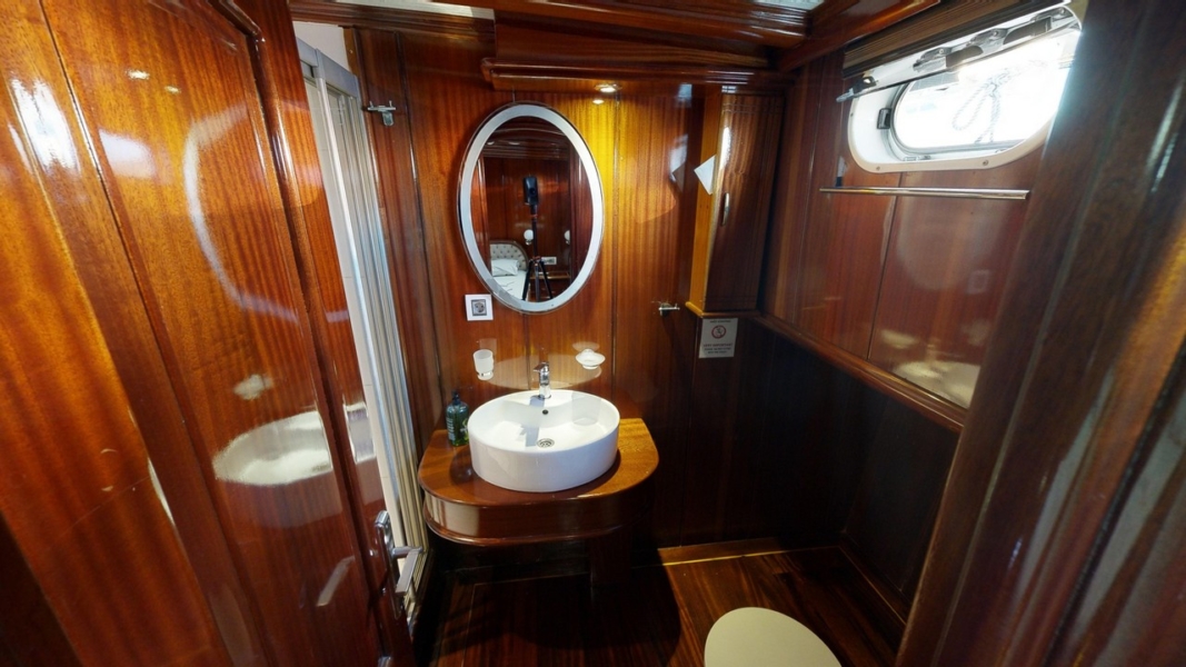 Dear Lila is a luxury gulet with 6 cabins for up to 12 guests, ideal for private Blue Cruise holidays along Turkey’s Aegean coast.