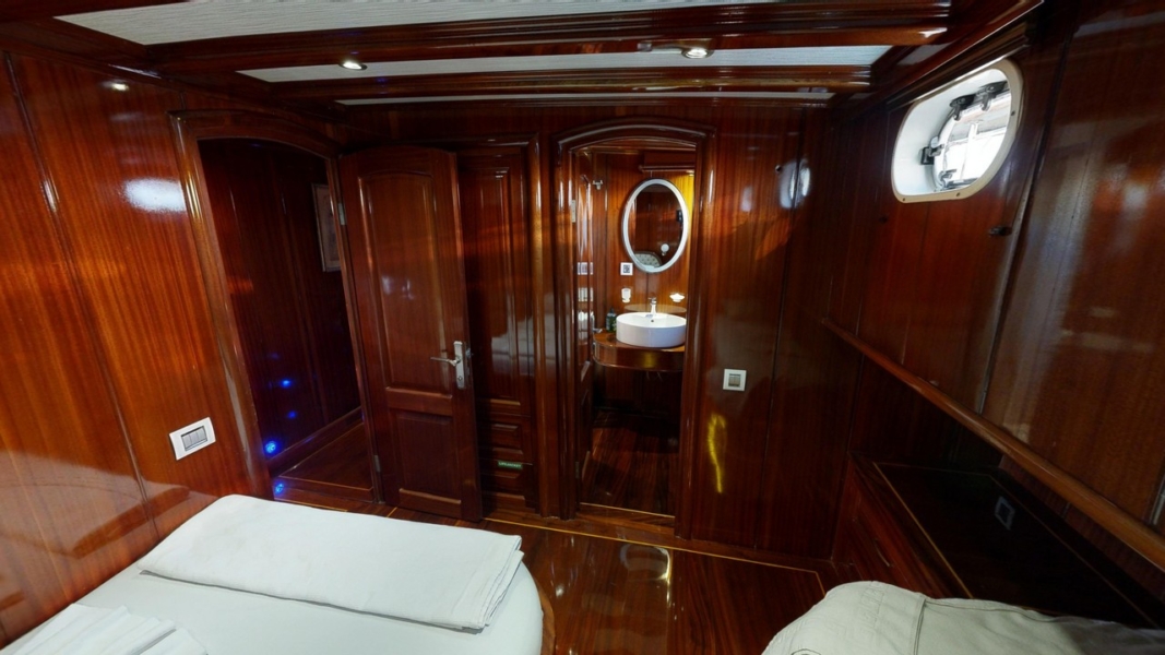 Dear Lila is a luxury gulet with 6 cabins for up to 12 guests, ideal for private Blue Cruise holidays along Turkey’s Aegean coast.