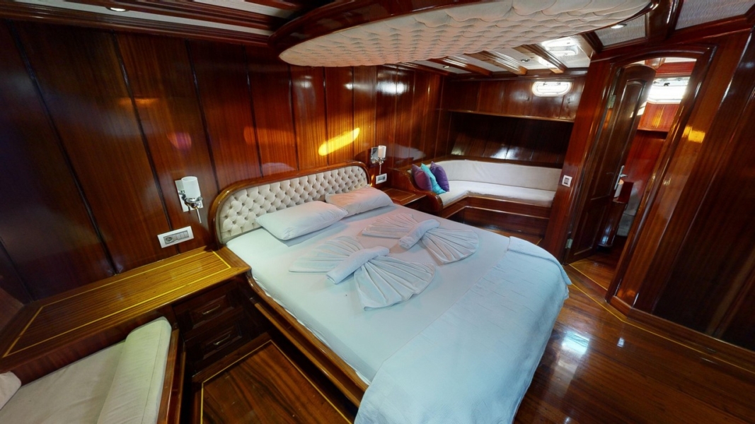 Dear Lila is a luxury gulet with 6 cabins for up to 12 guests, ideal for private Blue Cruise holidays along Turkey’s Aegean coast.