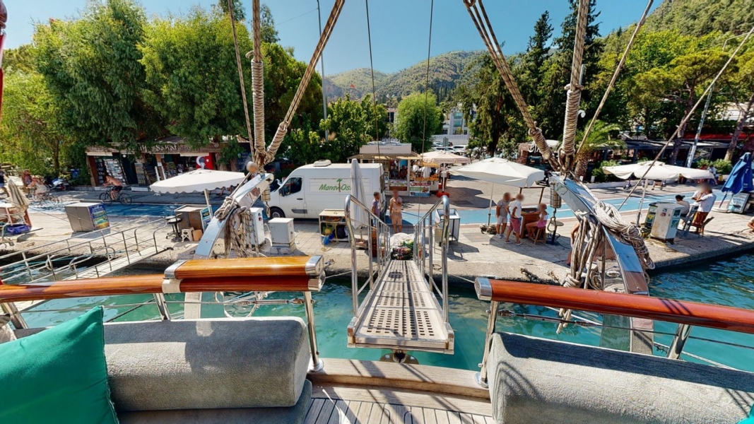 Dear Lila is a luxury gulet with 6 cabins for up to 12 guests, ideal for private Blue Cruise holidays along Turkey’s Aegean coast.