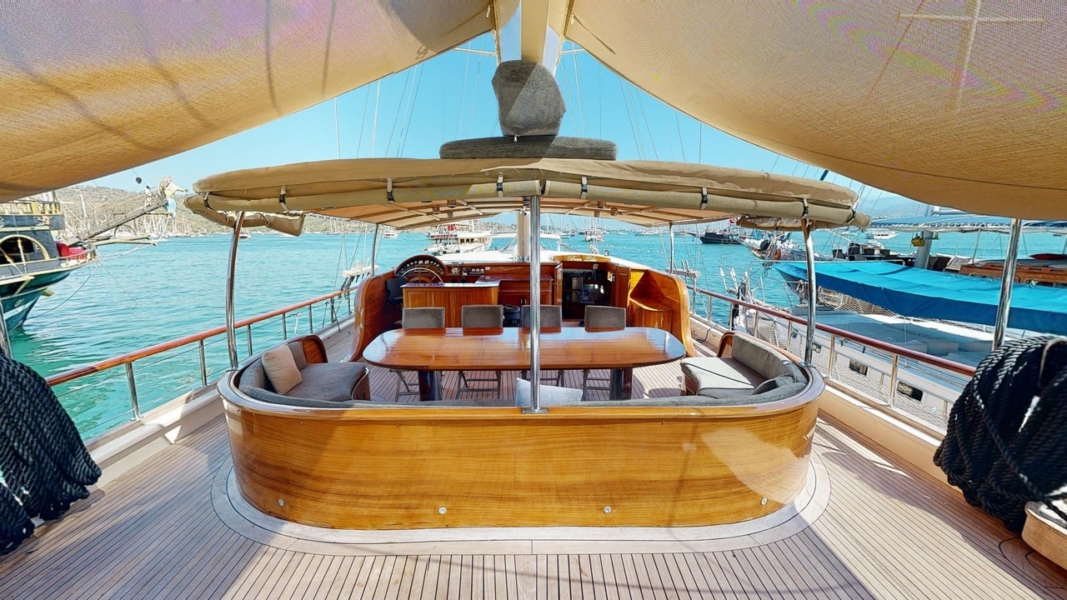 Dear Lila is a luxury gulet with 6 cabins for up to 12 guests, ideal for private Blue Cruise holidays along Turkey’s Aegean coast.