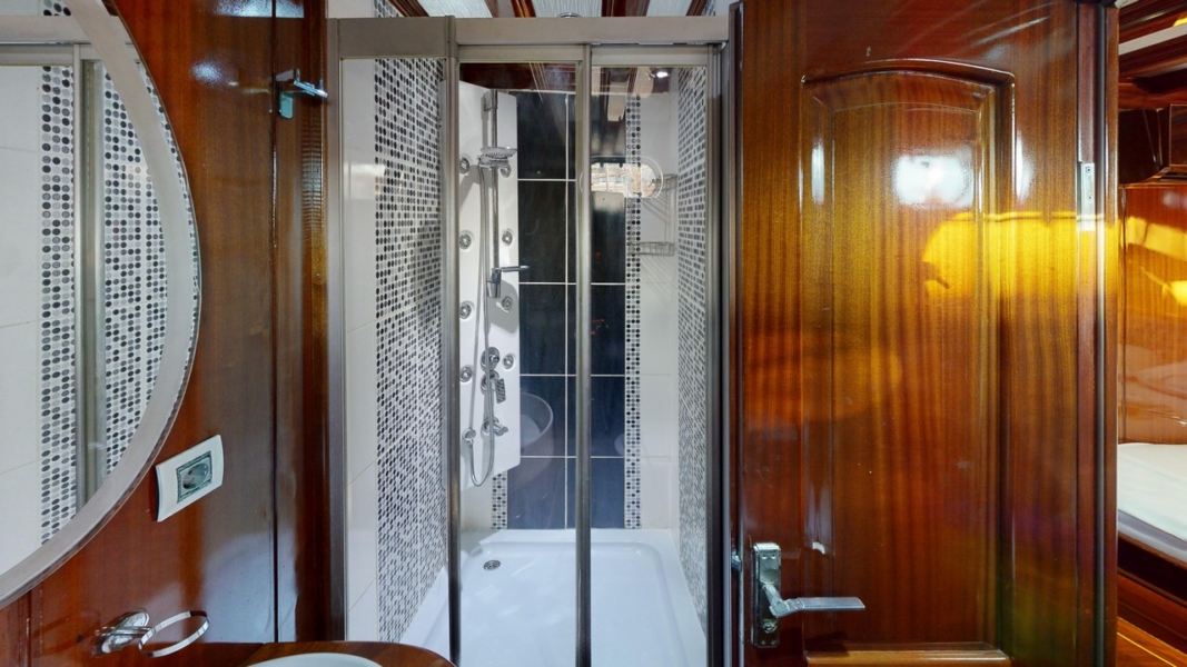 Dear Lila is a luxury gulet with 6 cabins for up to 12 guests, ideal for private Blue Cruise holidays along Turkey’s Aegean coast.