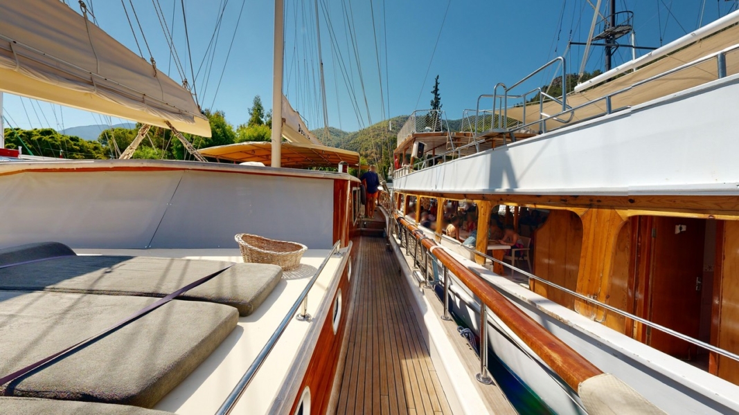 Dear Lila is a luxury gulet with 6 cabins for up to 12 guests, ideal for private Blue Cruise holidays along Turkey’s Aegean coast.