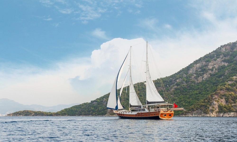 Charter Diva Deniz Gulet for a luxury Blue Cruise in Turkey. Stylish cabins, spacious decks, professional crew and private yacht holiday experience.