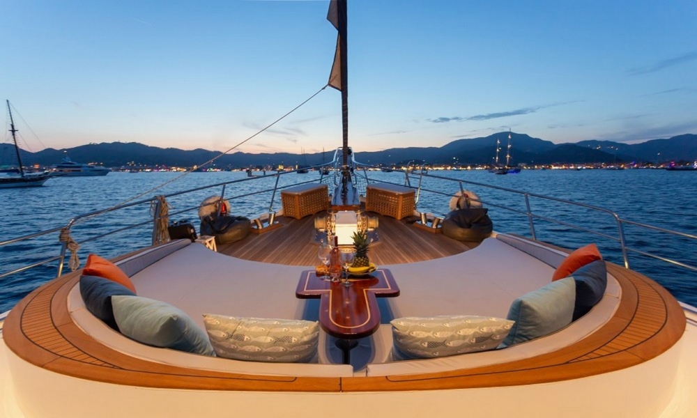 Charter Diva Deniz Gulet for a luxury Blue Cruise in Turkey. Stylish cabins, spacious decks, professional crew and private yacht holiday experience.