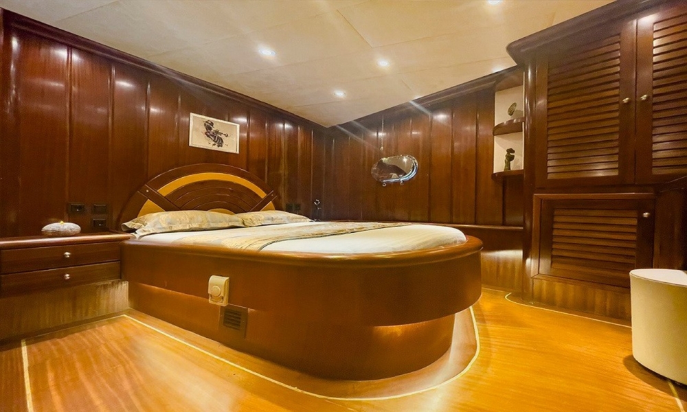 Charter Diva Deniz Gulet for a luxury Blue Cruise in Turkey. Stylish cabins, spacious decks, professional crew and private yacht holiday experience.