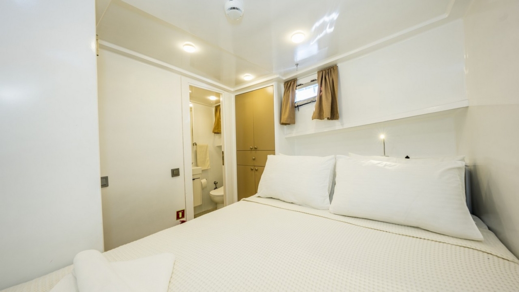 Holiday 5 Gulet offers 10 cabins and accommodation for 20 guests. Perfect for families, groups, or friends seeking an exclusive yacht charter.