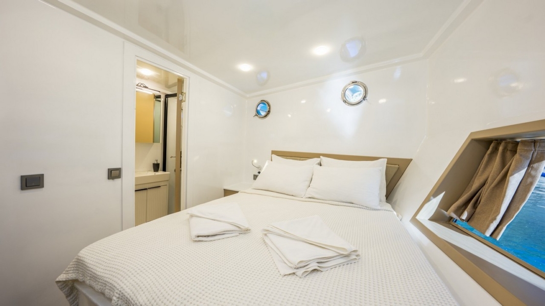 Holiday 5 Gulet offers 10 cabins and accommodation for 20 guests. Perfect for families, groups, or friends seeking an exclusive yacht charter.