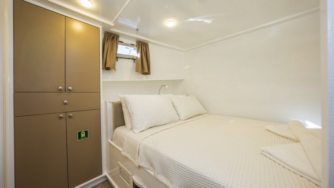 Holiday 5 Gulet offers 10 cabins and accommodation for 20 guests. Perfect for families, groups, or friends seeking an exclusive yacht charter.