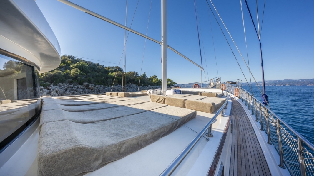 Holiday 5 Gulet offers 10 cabins and accommodation for 20 guests. Perfect for families, groups, or friends seeking an exclusive yacht charter.