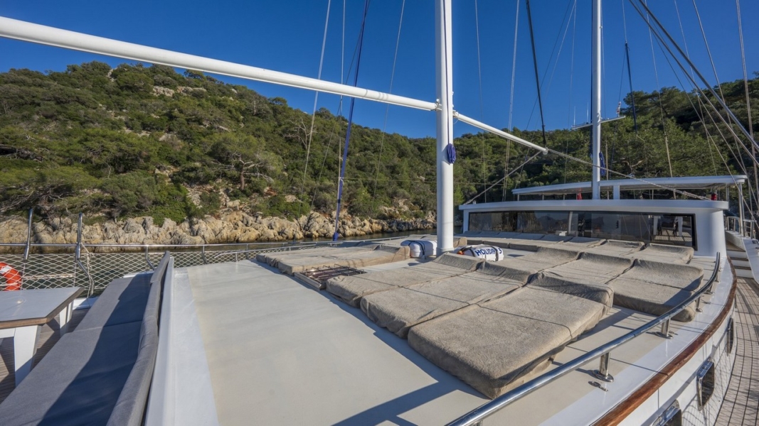 Holiday 5 Gulet offers 10 cabins and accommodation for 20 guests. Perfect for families, groups, or friends seeking an exclusive yacht charter.