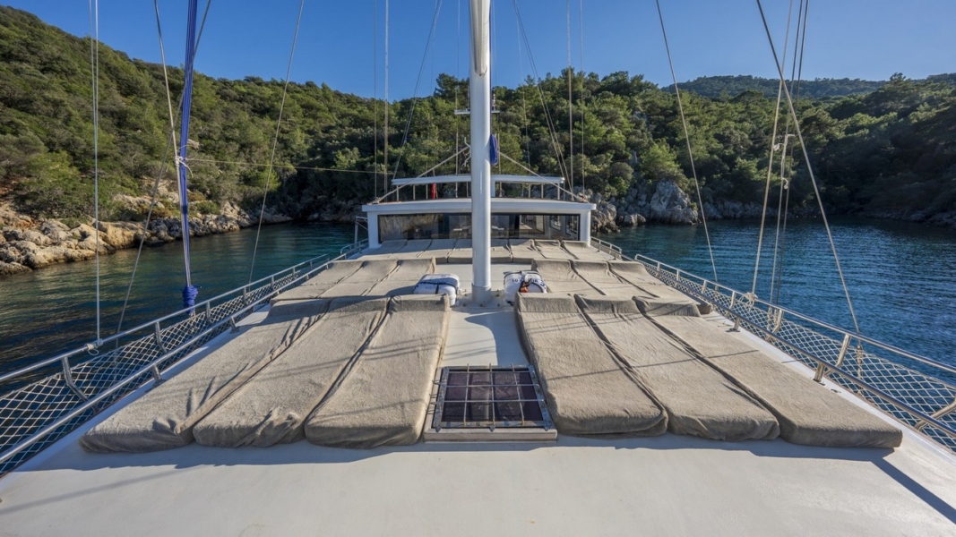 Holiday 5 Gulet offers 10 cabins and accommodation for 20 guests. Perfect for families, groups, or friends seeking an exclusive yacht charter.