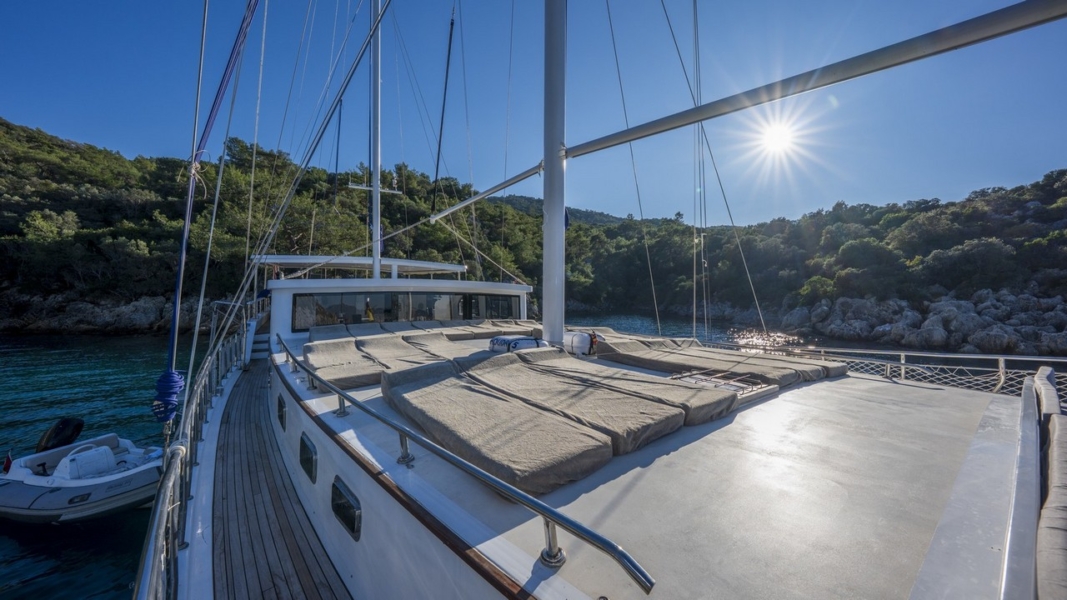 Holiday 5 Gulet offers 10 cabins and accommodation for 20 guests. Perfect for families, groups, or friends seeking an exclusive yacht charter.