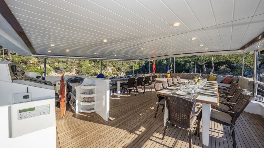 Holiday 5 Gulet offers 10 cabins and accommodation for 20 guests. Perfect for families, groups, or friends seeking an exclusive yacht charter.