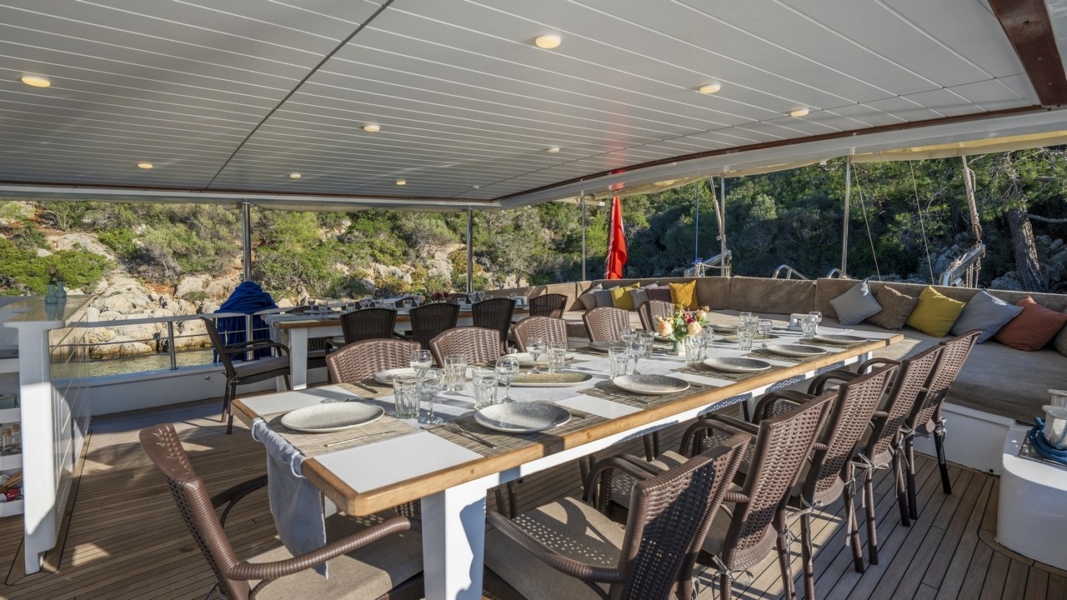 Holiday 5 Gulet offers 10 cabins and accommodation for 20 guests. Perfect for families, groups, or friends seeking an exclusive yacht charter.