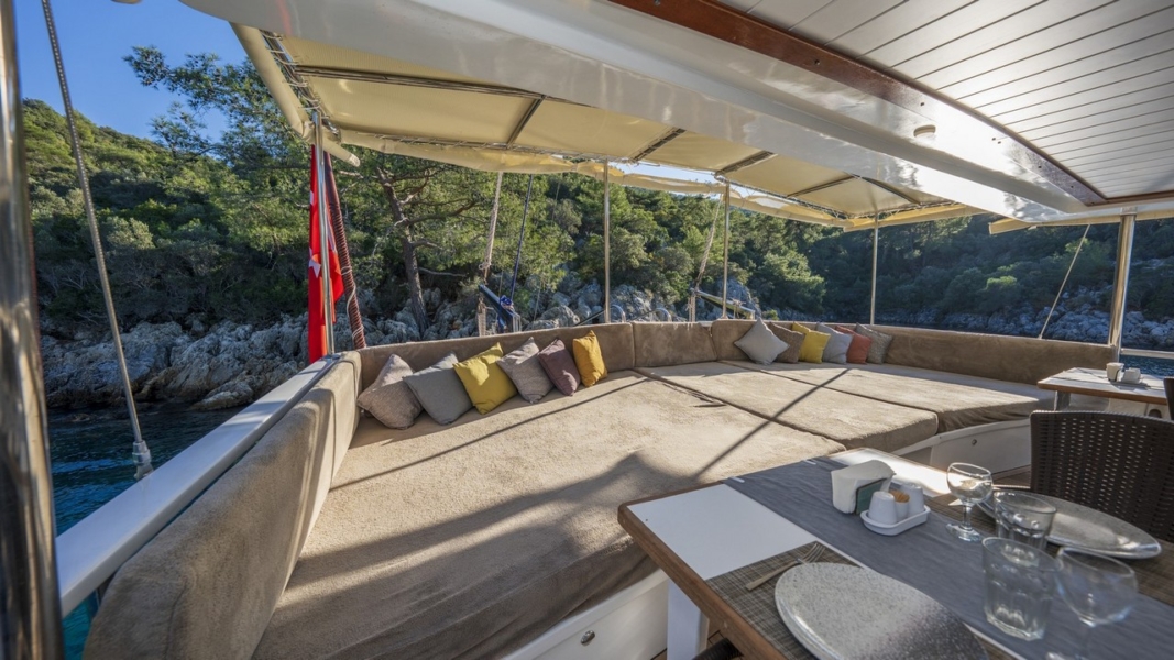 Holiday 5 Gulet offers 10 cabins and accommodation for 20 guests. Perfect for families, groups, or friends seeking an exclusive yacht charter.