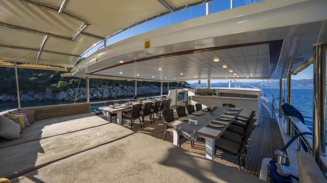 Holiday 5 Gulet offers 10 cabins and accommodation for 20 guests. Perfect for families, groups, or friends seeking an exclusive yacht charter.