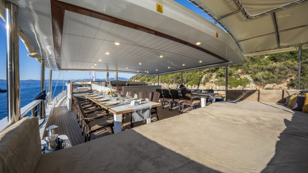 Holiday 5 Gulet offers 10 cabins and accommodation for 20 guests. Perfect for families, groups, or friends seeking an exclusive yacht charter.