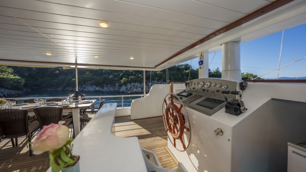 Holiday 5 Gulet offers 10 cabins and accommodation for 20 guests. Perfect for families, groups, or friends seeking an exclusive yacht charter.