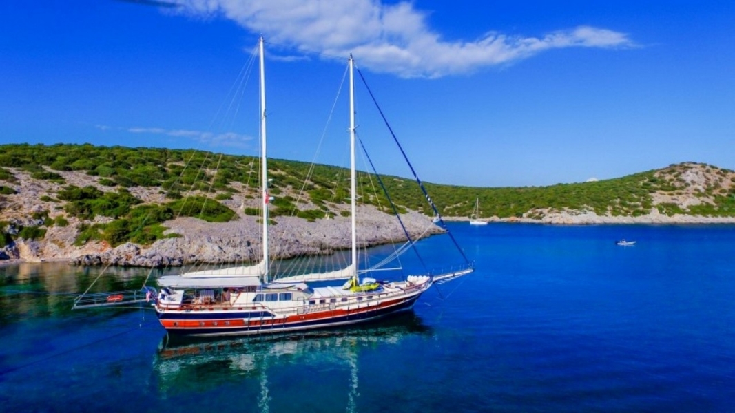 Kanarya offers 6 luxurious cabins, spacious decks, water sports, and a professional crew for the perfect Blue Cruise along Turkey’s coast.