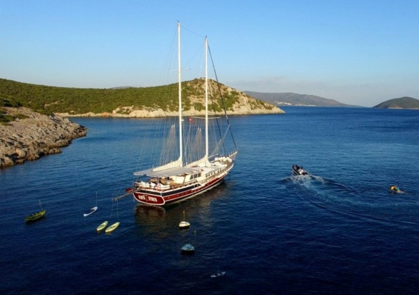Kanarya offers 6 luxurious cabins, spacious decks, water sports, and a professional crew for the perfect Blue Cruise along Turkey’s coast.