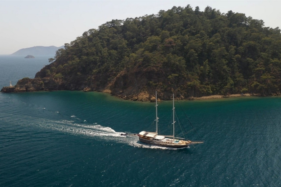 Kanarya offers 6 luxurious cabins, spacious decks, water sports, and a professional crew for the perfect Blue Cruise along Turkey’s coast.