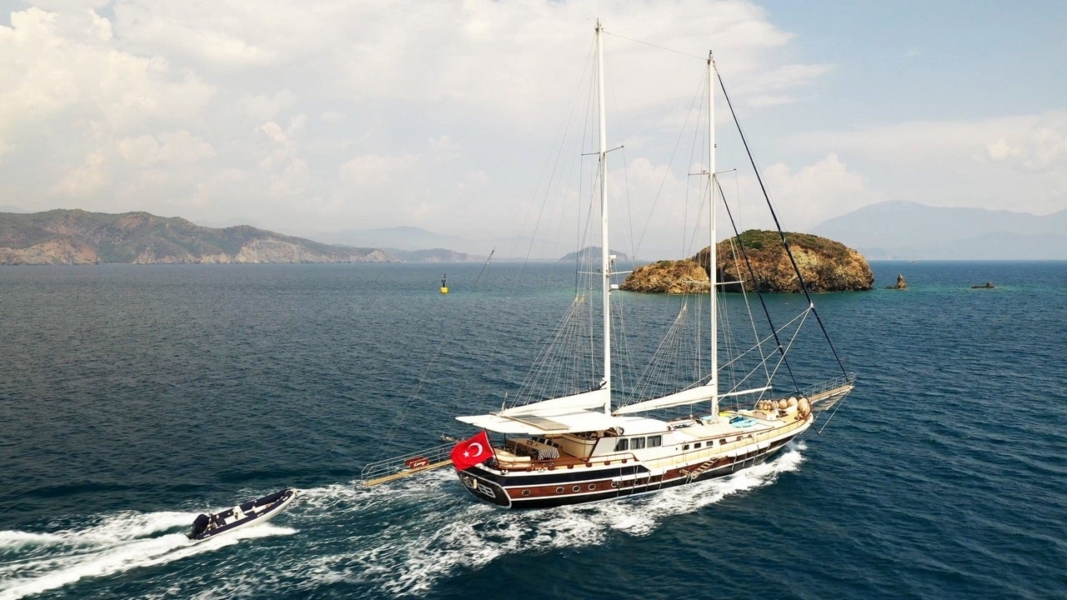 Kanarya offers 6 luxurious cabins, spacious decks, water sports, and a professional crew for the perfect Blue Cruise along Turkey’s coast.
