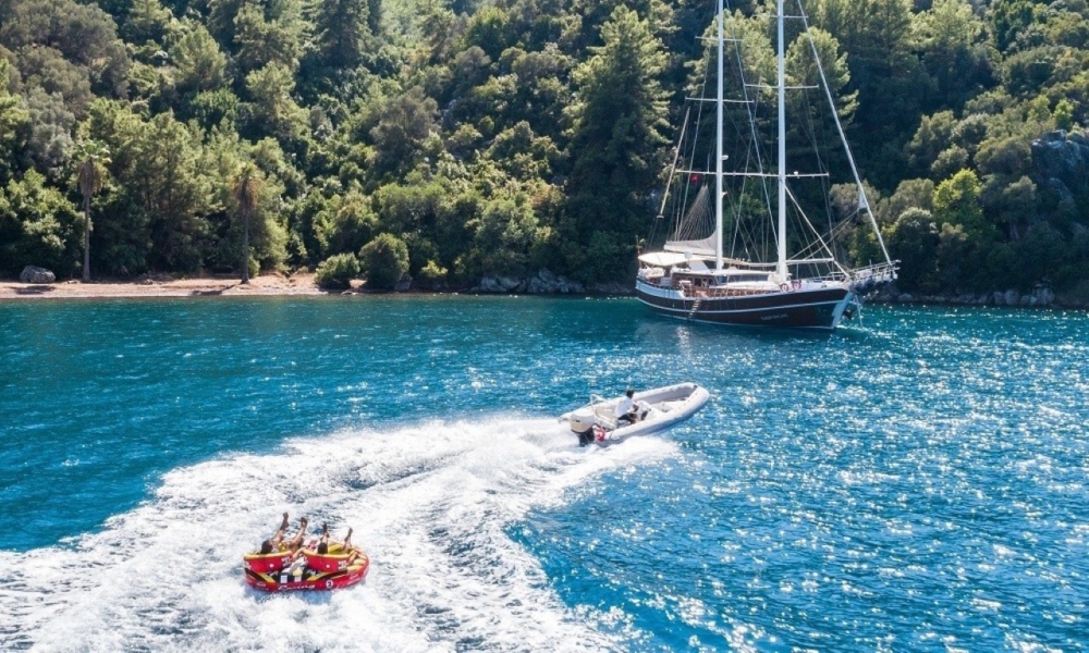 S Nur Taylan: Luxury 34m gulet with 8 cabins for 18 guests. Full crew, sun decks, jacuzzi, and water sports along Turkey’s scenic coasts.