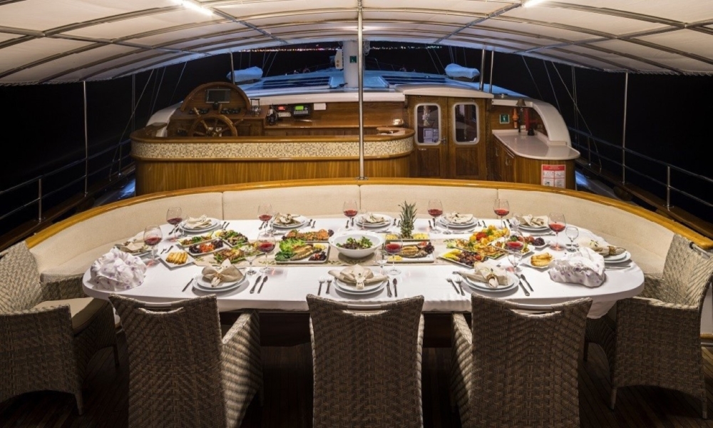 S Nur Taylan: Luxury 34m gulet with 8 cabins for 18 guests. Full crew, sun decks, jacuzzi, and water sports along Turkey’s scenic coasts.