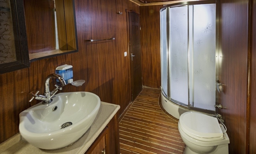 S Nur Taylan: Luxury 34m gulet with 8 cabins for 18 guests. Full crew, sun decks, jacuzzi, and water sports along Turkey’s scenic coasts.