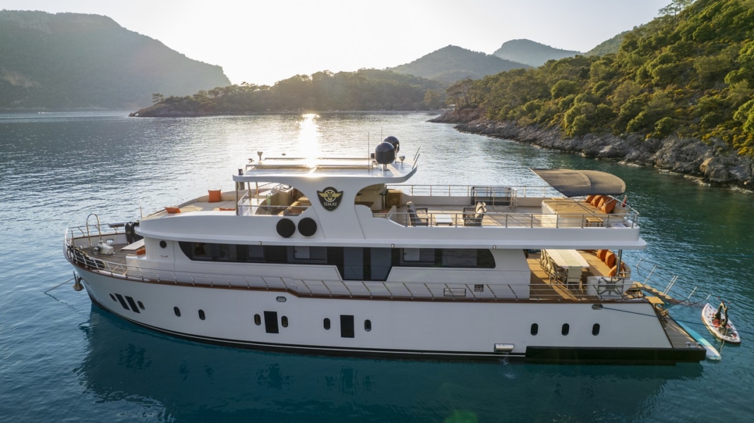 Simay S Trawler in Turkey. Luxury trawler yacht with 5 cabins for 10 guests, professional crew, jacuzzi and Blue Cruise routes.
