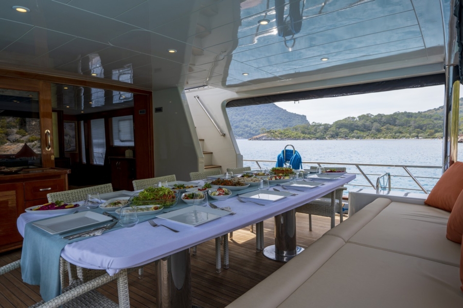 Simay S Trawler in Turkey. Luxury trawler yacht with 5 cabins for 10 guests, professional crew, jacuzzi and Blue Cruise routes.