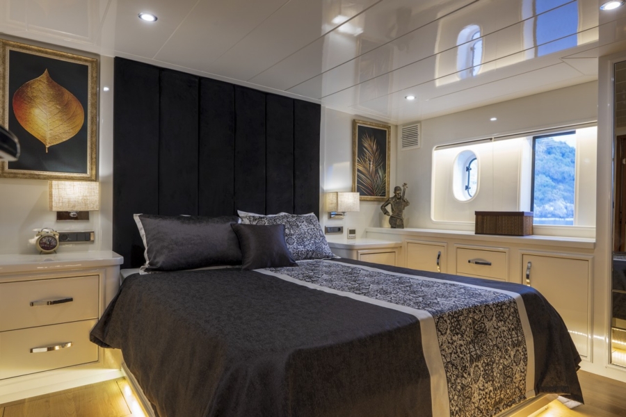 Simay S Trawler in Turkey. Luxury trawler yacht with 5 cabins for 10 guests, professional crew, jacuzzi and Blue Cruise routes.