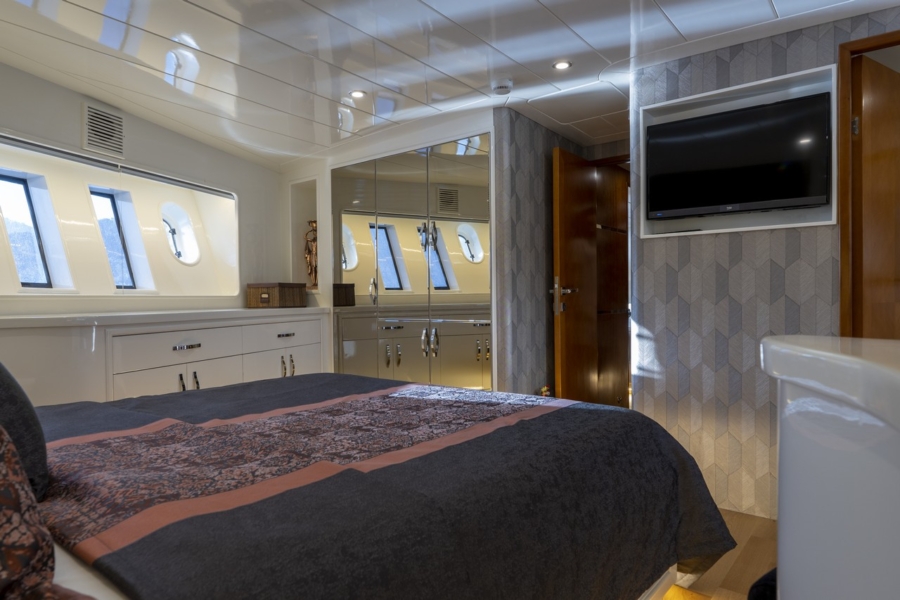 Simay S Trawler in Turkey. Luxury trawler yacht with 5 cabins for 10 guests, professional crew, jacuzzi and Blue Cruise routes.