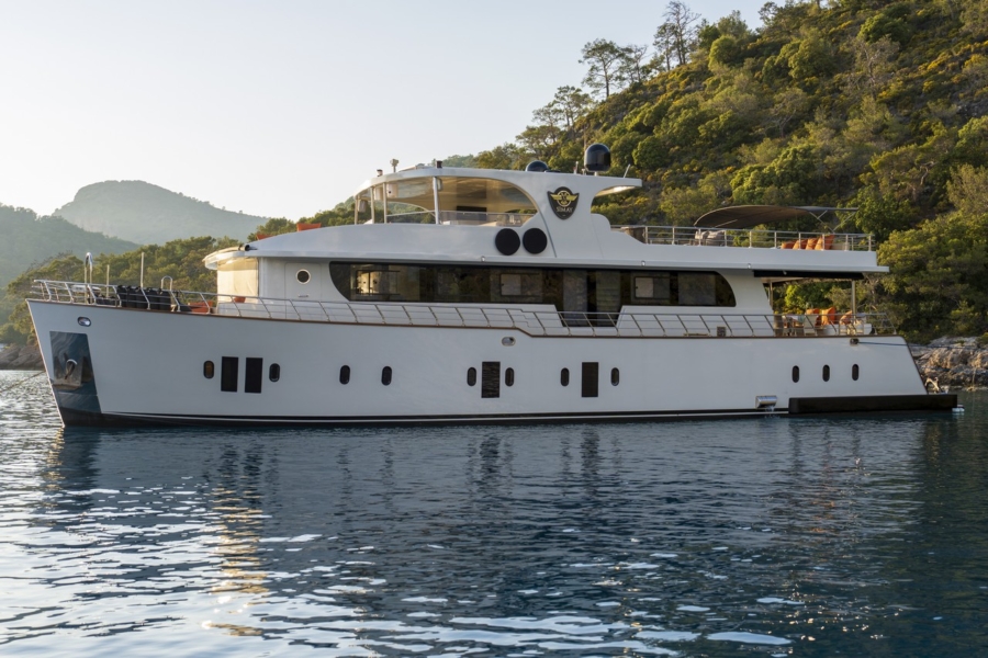 Simay S Trawler in Turkey. Luxury trawler yacht with 5 cabins for 10 guests, professional crew, jacuzzi and Blue Cruise routes.