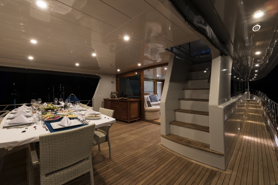 Simay S Trawler in Turkey. Luxury trawler yacht with 5 cabins for 10 guests, professional crew, jacuzzi and Blue Cruise routes.