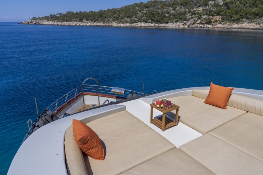 Simay S Trawler in Turkey. Luxury trawler yacht with 5 cabins for 10 guests, professional crew, jacuzzi and Blue Cruise routes.