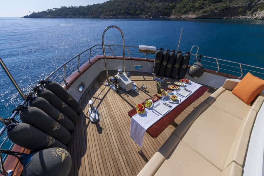 Simay S Trawler in Turkey. Luxury trawler yacht with 5 cabins for 10 guests, professional crew, jacuzzi and Blue Cruise routes.