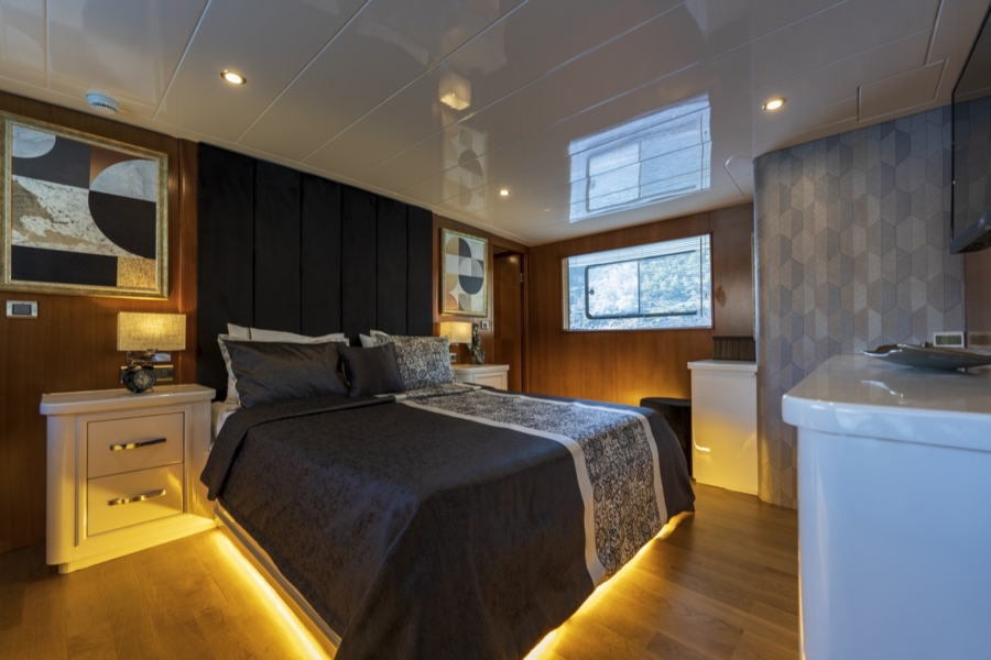 Simay S Trawler in Turkey. Luxury trawler yacht with 5 cabins for 10 guests, professional crew, jacuzzi and Blue Cruise routes.