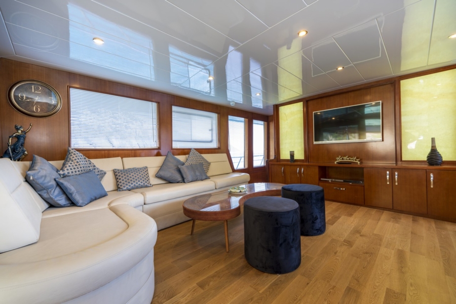 Simay S Trawler in Turkey. Luxury trawler yacht with 5 cabins for 10 guests, professional crew, jacuzzi and Blue Cruise routes.