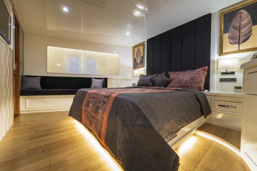 Simay S Trawler in Turkey. Luxury trawler yacht with 5 cabins for 10 guests, professional crew, jacuzzi and Blue Cruise routes.