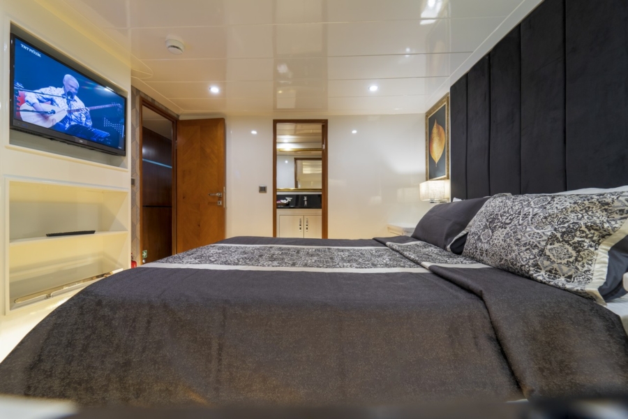 Simay S Trawler in Turkey. Luxury trawler yacht with 5 cabins for 10 guests, professional crew, jacuzzi and Blue Cruise routes.