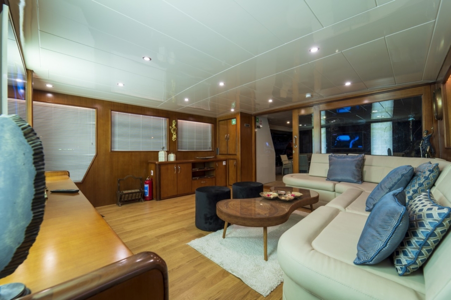 Simay S Trawler in Turkey. Luxury trawler yacht with 5 cabins for 10 guests, professional crew, jacuzzi and Blue Cruise routes.