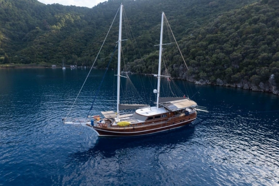 Enjoy a 5-cabin, 10-guest luxury Blue Cruise aboard Yücebey in Marmaris, Bodrum & Göcek. Fully crewed and elegant.