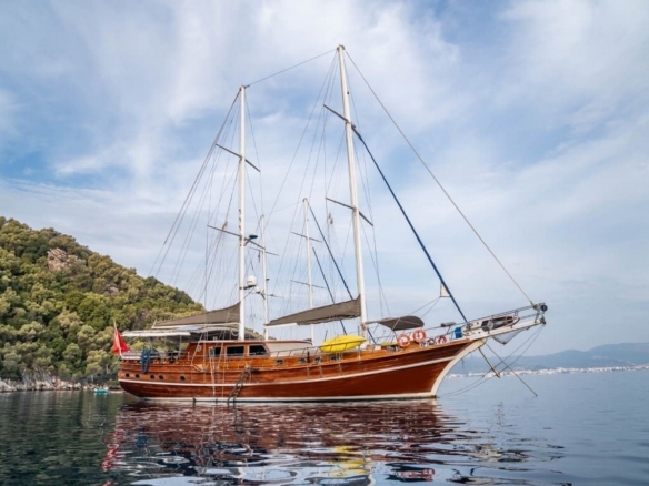 Enjoy a 5-cabin, 10-guest luxury Blue Cruise aboard Yücebey in Marmaris, Bodrum & Göcek. Fully crewed and elegant.