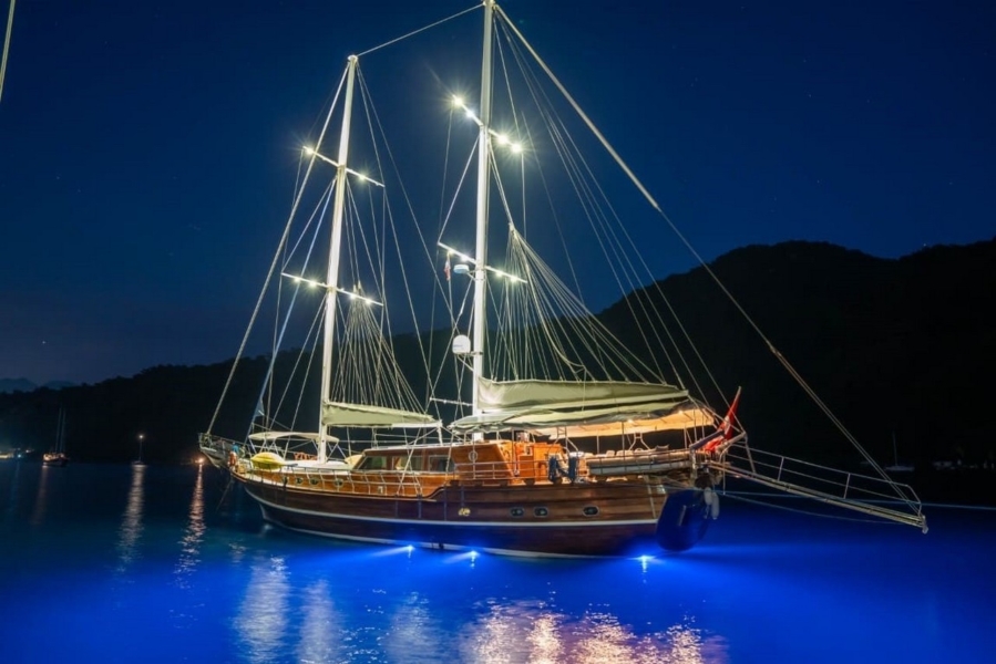 Enjoy a 5-cabin, 10-guest luxury Blue Cruise aboard Yücebey in Marmaris, Bodrum & Göcek. Fully crewed and elegant.